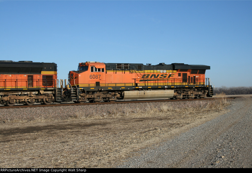 BNSF 6087